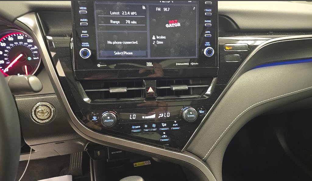 Used 2022 Toyota Camry XSE FWD image 13