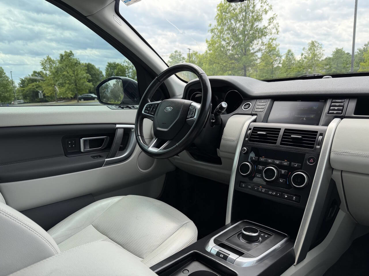 Used 2018 Land Rover Discovery Sport HSE AWD/4WD image 19