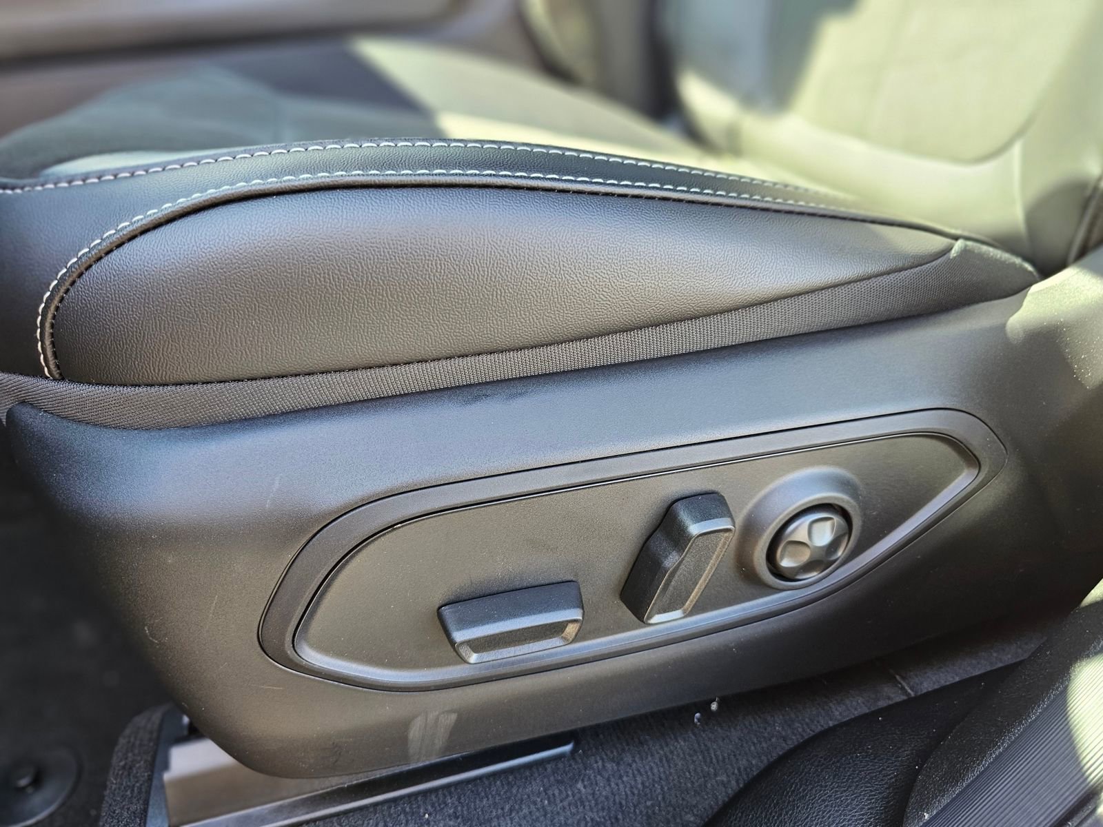 New 2026 Jeep Grand Cherokee Altitude image 20