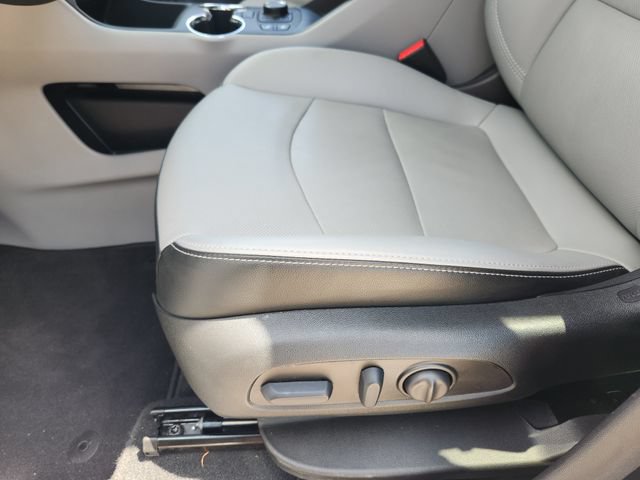Used 2023 GMC Terrain SLT w/ Infotainment Package II FWD image 24