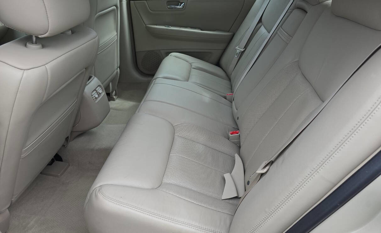 Used 2011 Cadillac DTS FWD image 10
