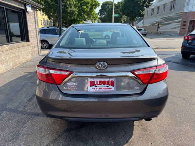 Used 2016 Toyota Camry SE image 5