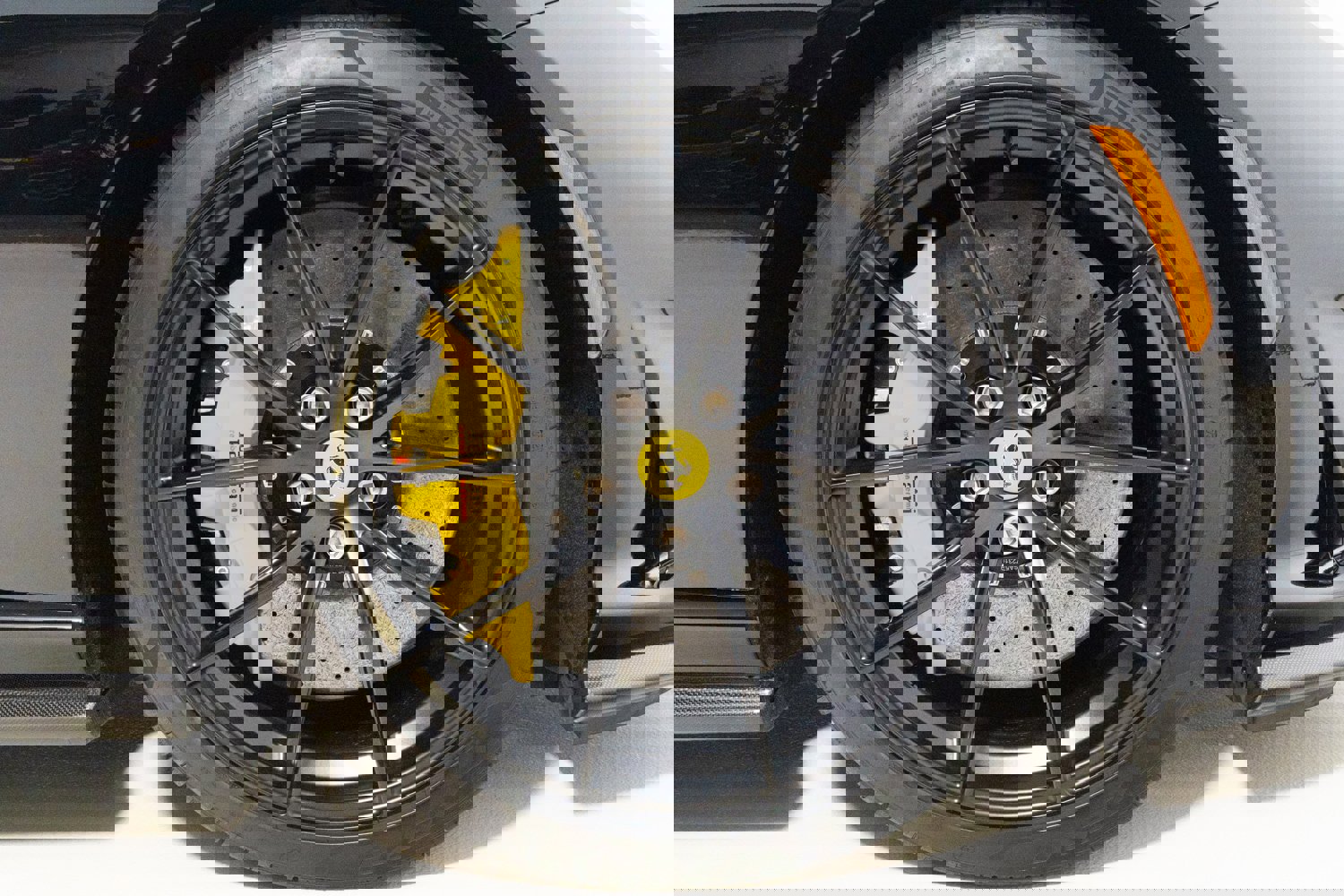 Used 2021 Ferrari 812 GTS image 24