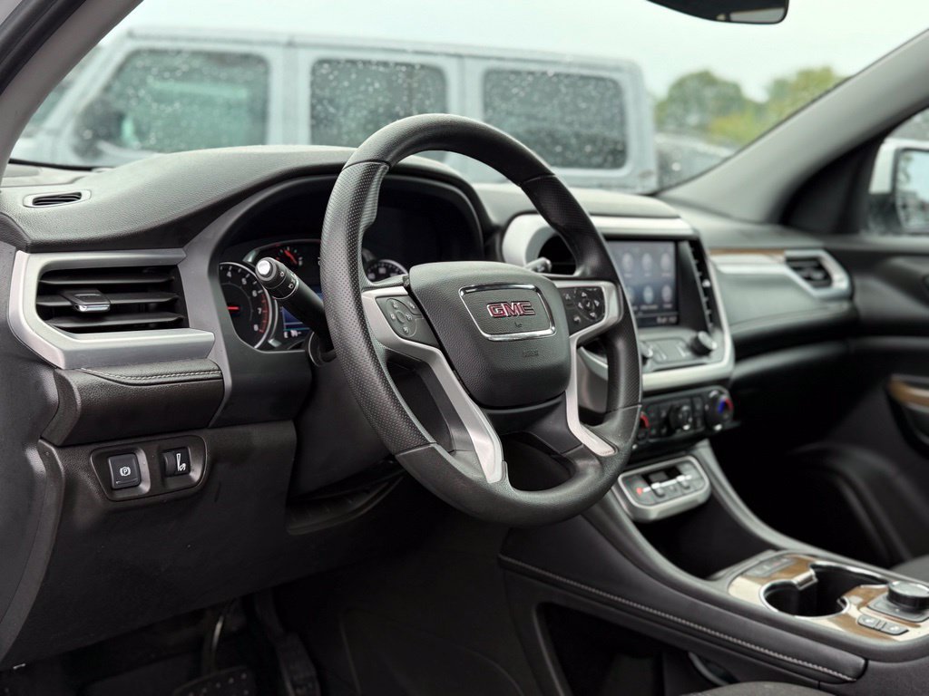 Used 2022 GMC Acadia SLE w/ Driver Convenience Package FWD image 9