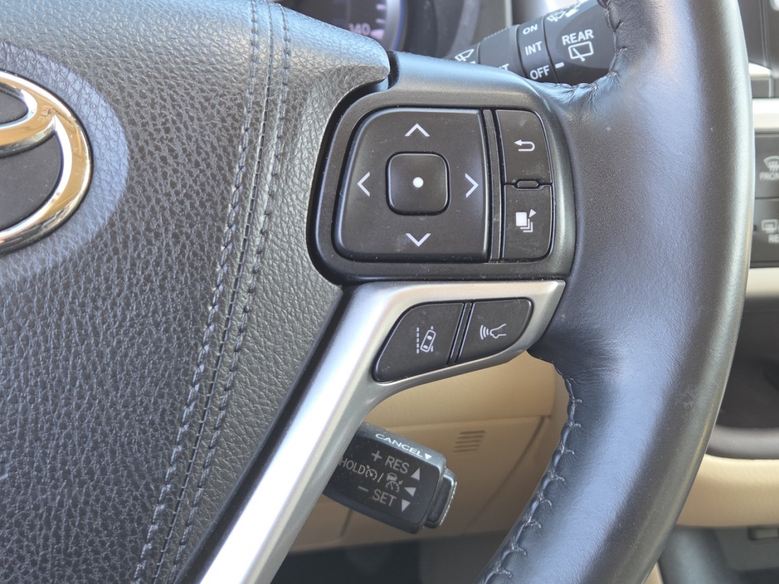 Used 2019 Toyota Highlander XLE AWD/4WD image 33