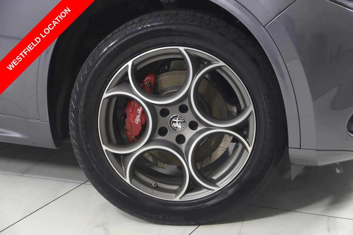 Used 2024 Alfa Romeo Stelvio Ti AWD/4WD image 17