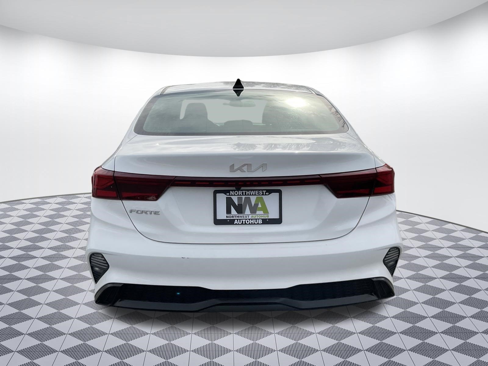 Used 2024 Kia Forte LXS FWD image 4