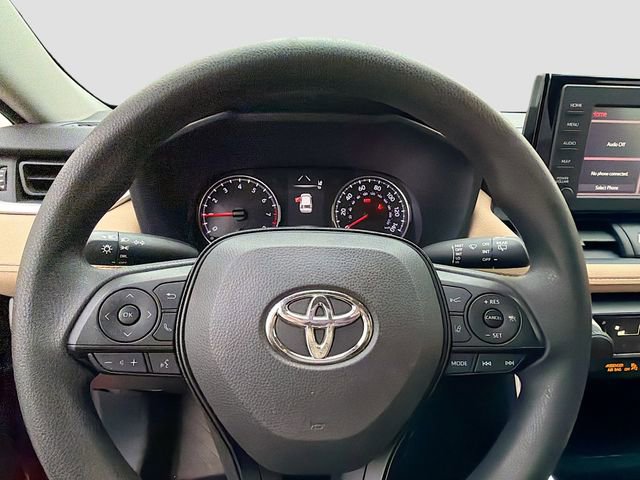 Used 2019 Toyota RAV4 LE image 11