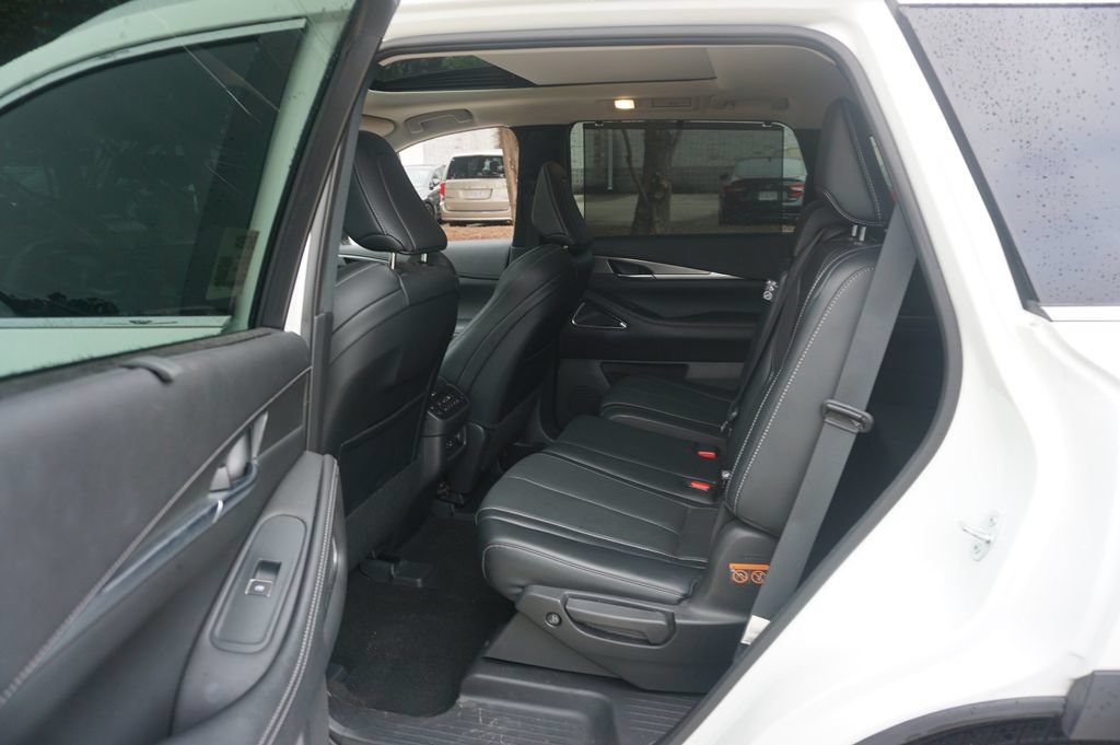 Used 2023 INFINITI QX60 Luxe w/ Vision Package FWD image 15