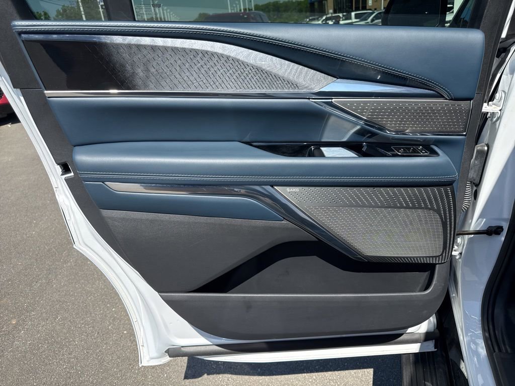 Used 2025 Cadillac Escalade IQ Luxury 2 w/ LPO, Premium Carpet Package AWD/4WD image 34