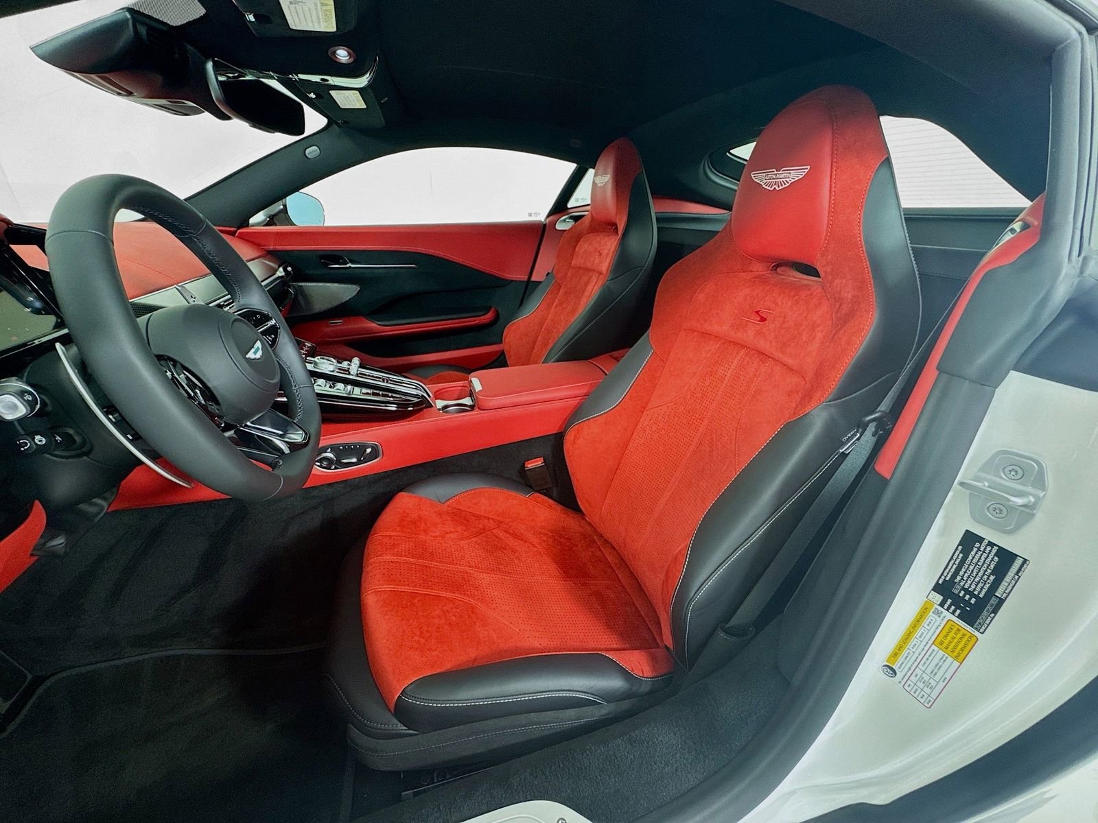 Used 2026 Aston Martin V8 Vantage S RWD image 19