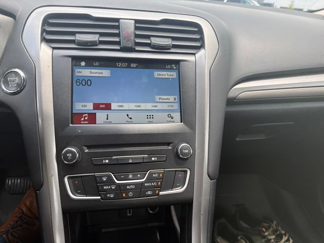 Used 2018 Ford Fusion SE w/ Fusion SE Technology Package FWD image 12