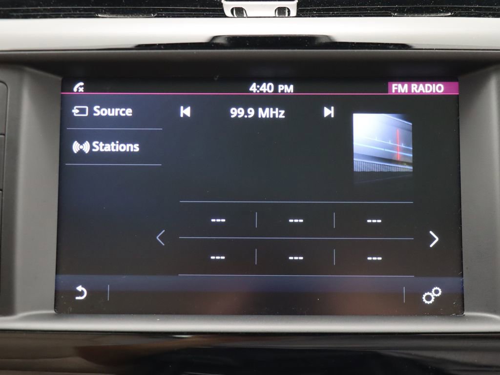 Used 2017 Jaguar XE Premium image 22