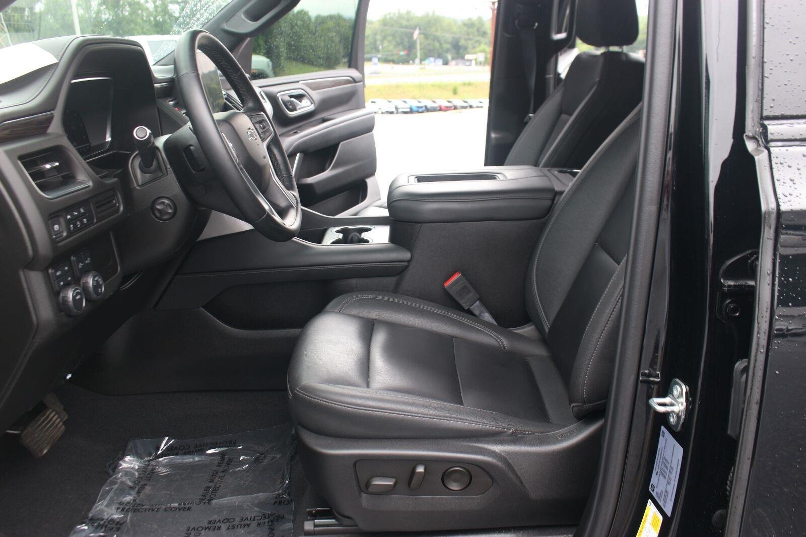 Used 2024 Chevrolet Tahoe Z71 w/ Luxury Package AWD/4WD image 18