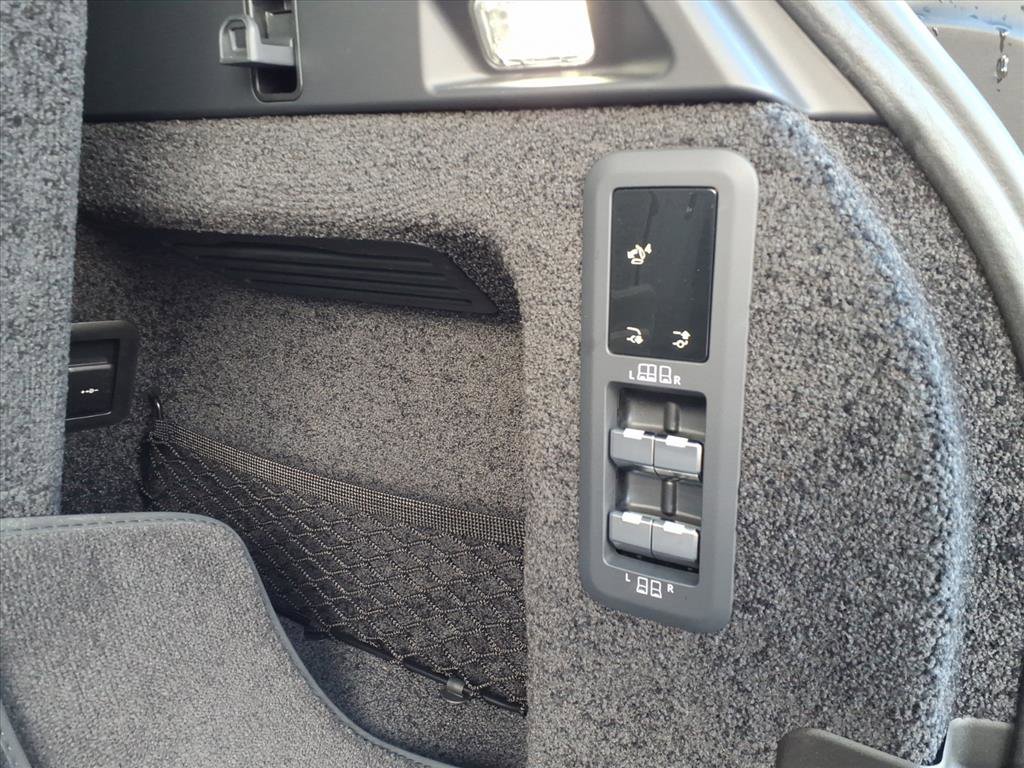 Used 2025 Land Rover Range Rover Long Wheelbase SE image 11