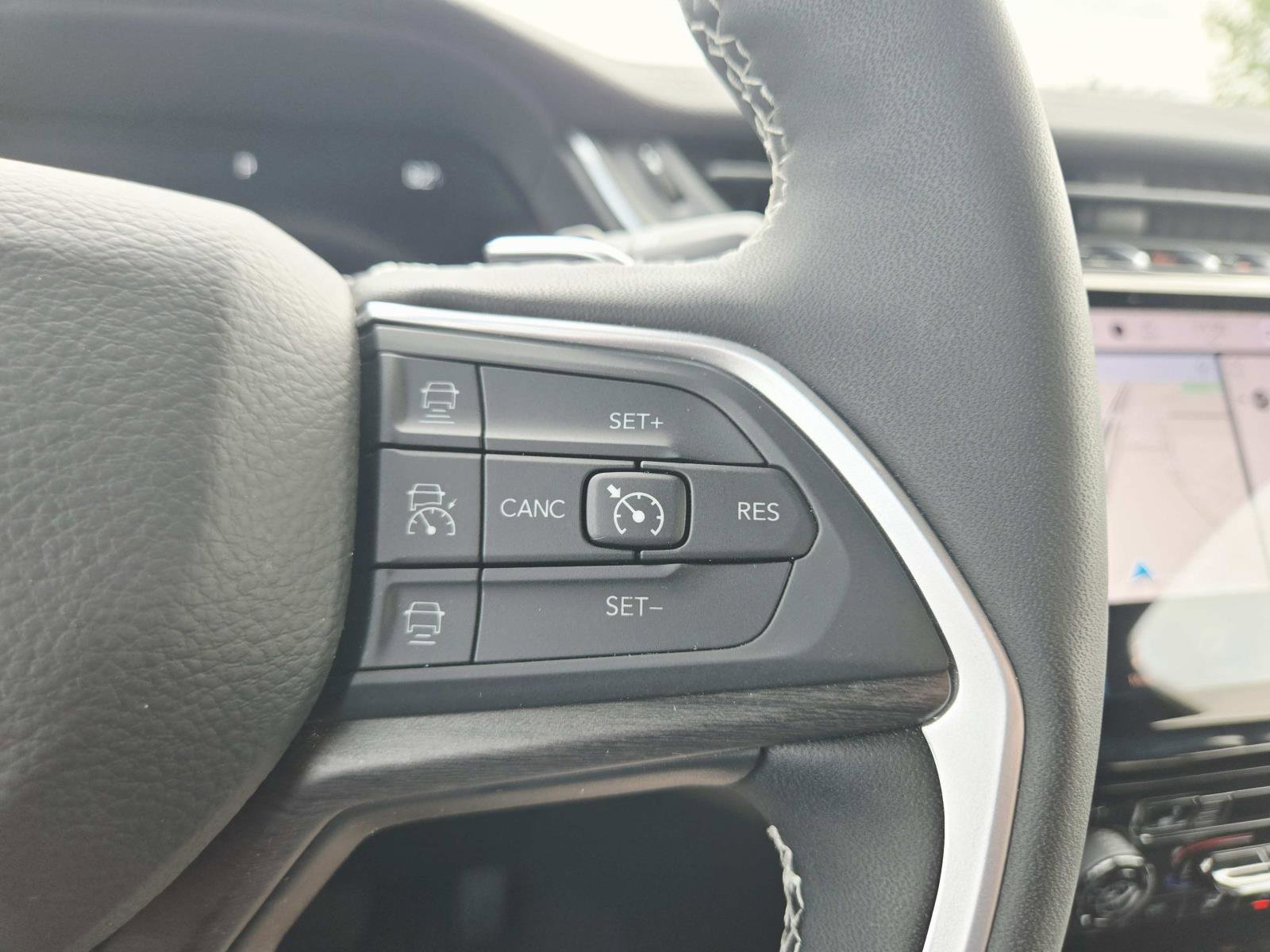 Used 2024 Jeep Grand Cherokee L Limited w/ Black Appearance Package image 24