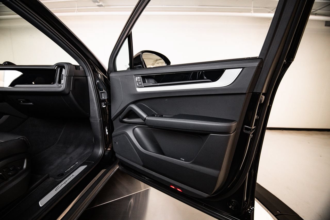 Certified 2026 Porsche Cayenne AWD/4WD image 27