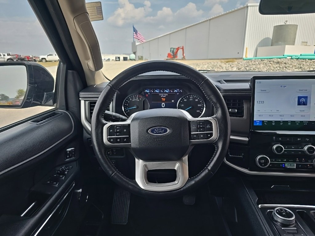Used 2024 Ford Expedition Max XLT image 2