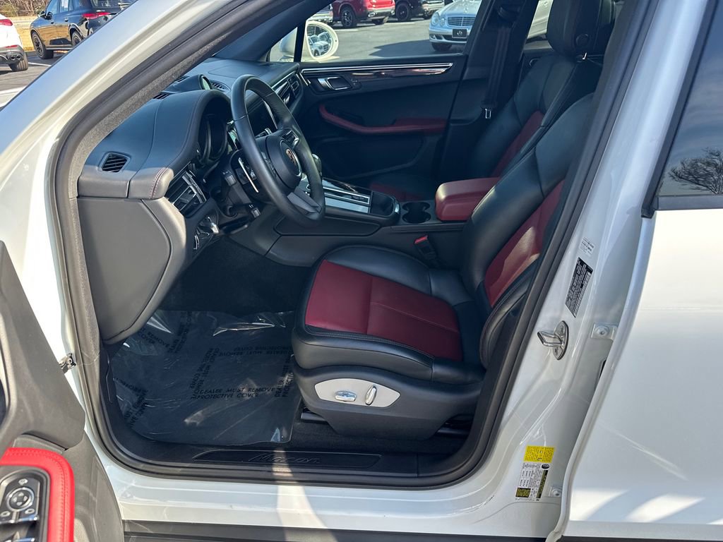 Used 2022 Porsche Macan Base image 9