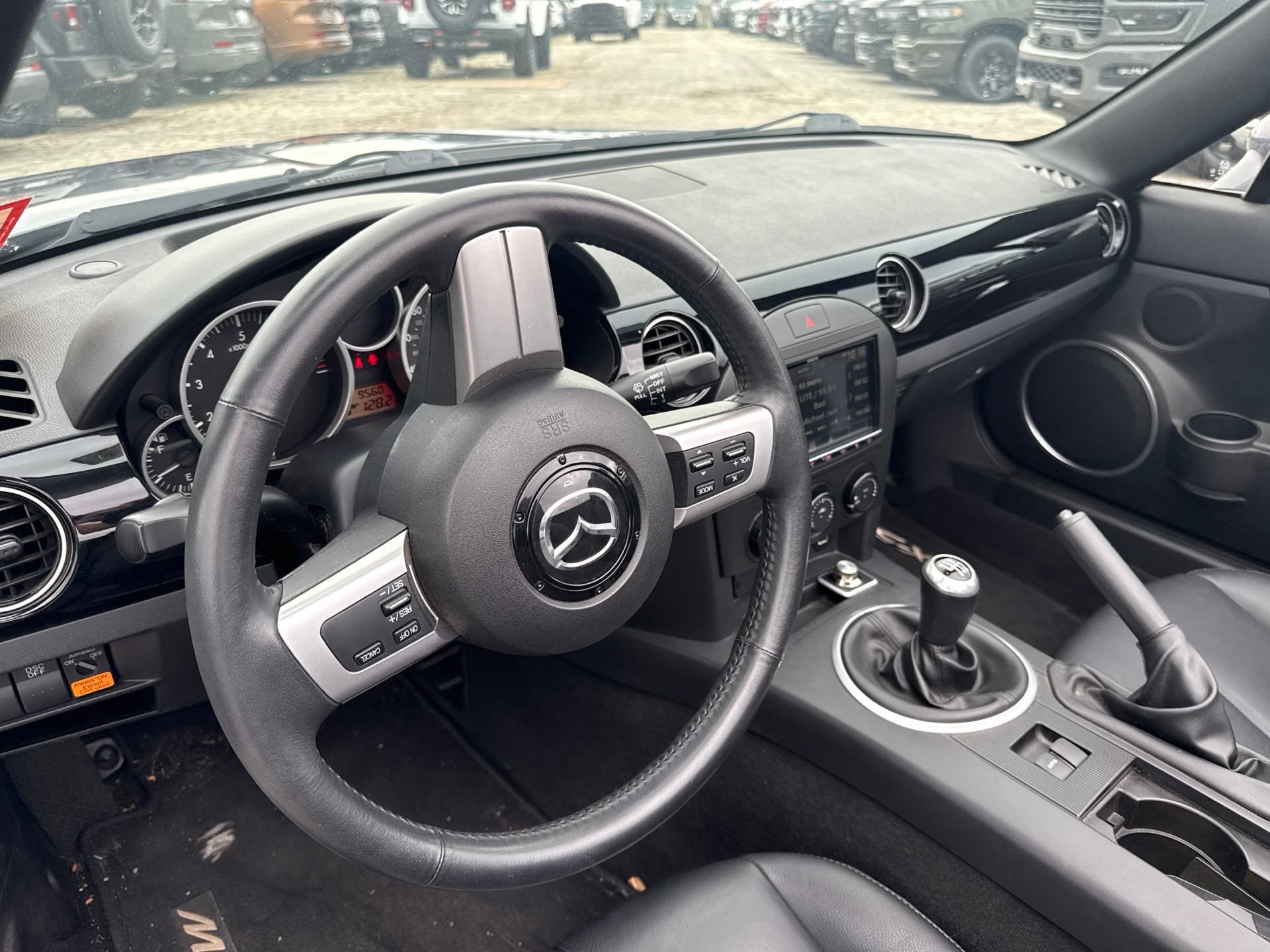 Used 2006 MAZDA MX-5 Miata Grand Touring RWD image 9