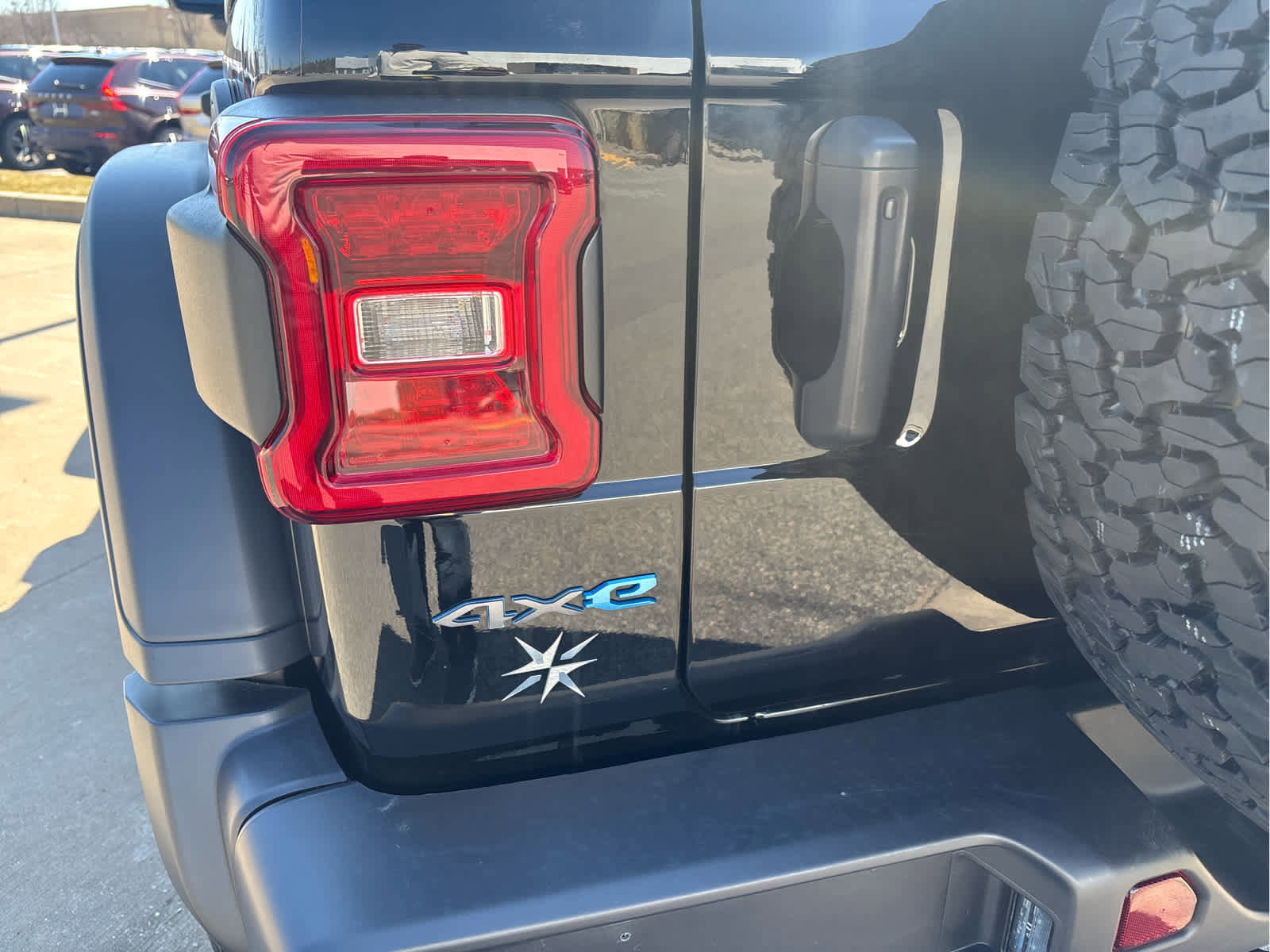 Used 2024 Jeep Wrangler Unlimited Rubicon 4xe w/ Technology Group image 9