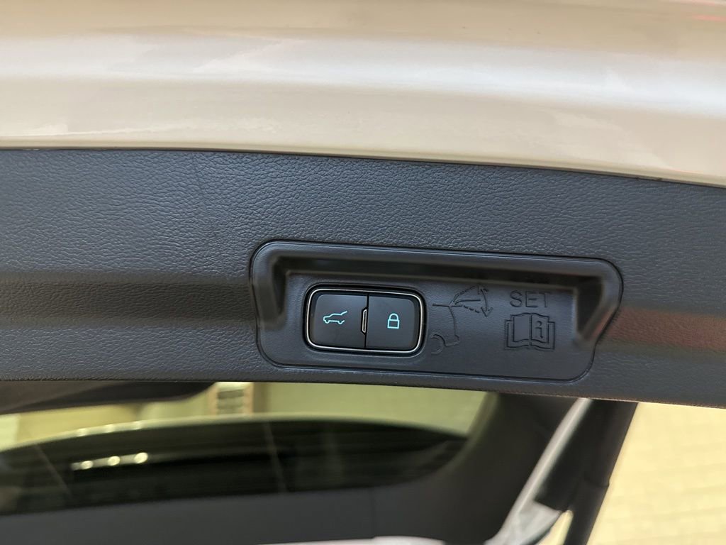 Used 2022 Ford Explorer XLT w/ Equipment Group 202A image 34