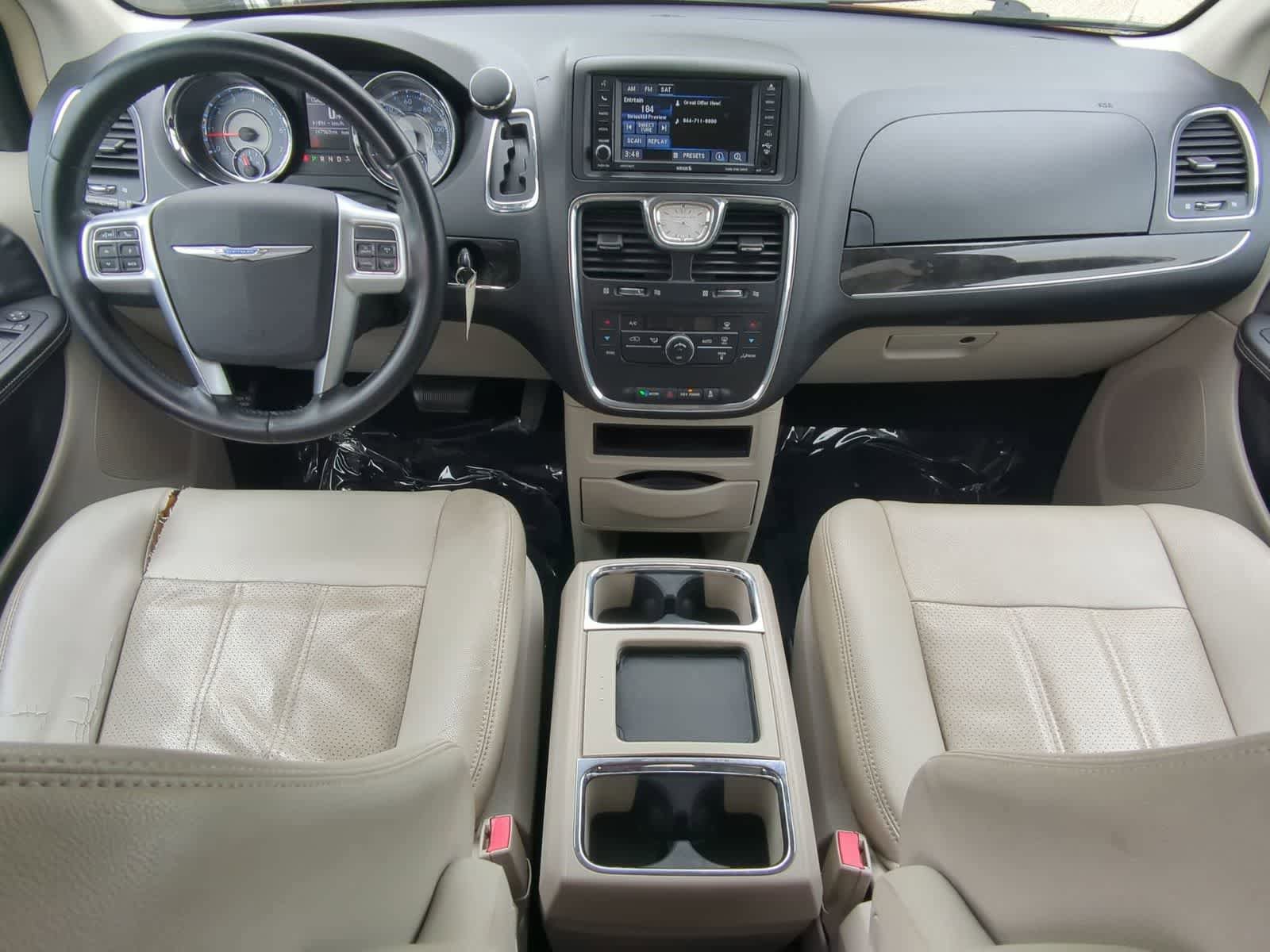 Used 2013 Chrysler Town & Country Touring-L FWD image 15