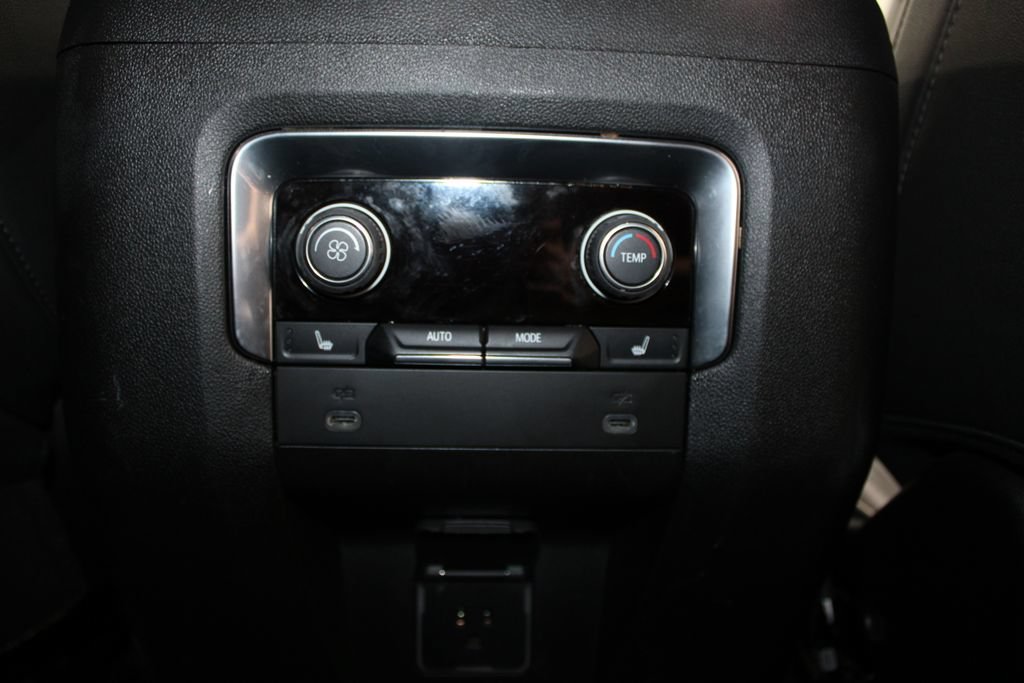 Used 2024 Chevrolet Suburban Premier AWD/4WD image 29