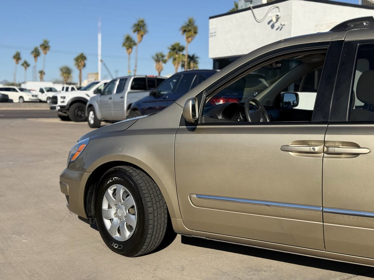 Used 2007 Hyundai Entourage Limited image 12