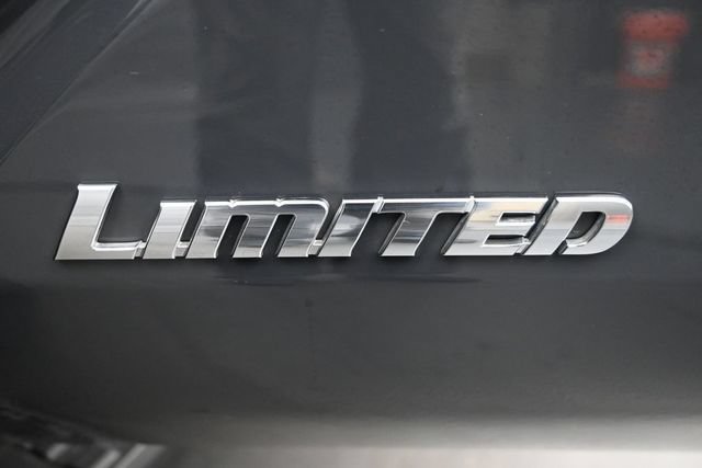 Used 2025 Toyota 4Runner Limited AWD/4WD image 9