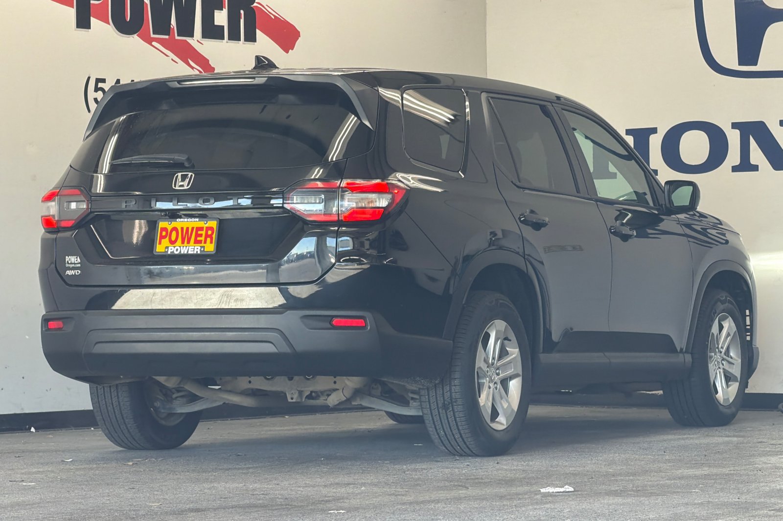Used 2023 Honda Pilot LX image 3