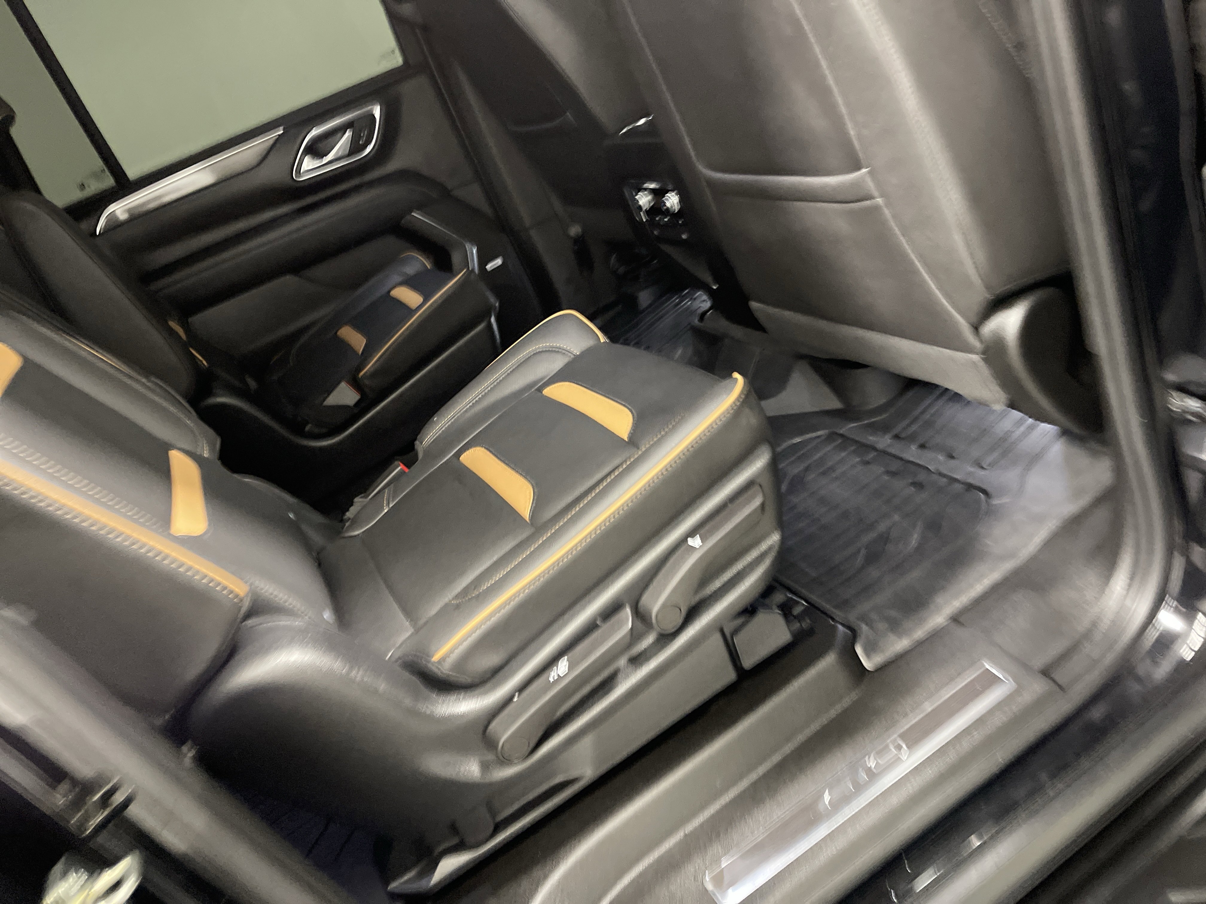 Used 2023 GMC Yukon XL AT4 w/ LPO, Floor Liner Package image 22