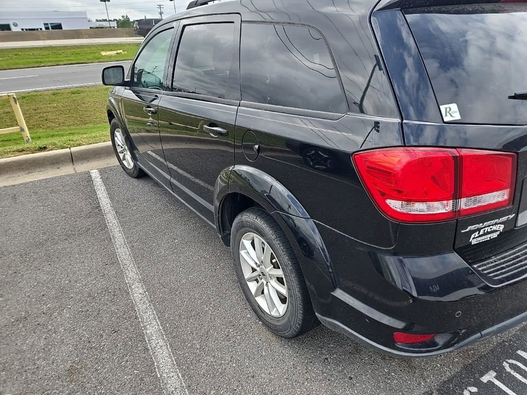 Used 2018 Dodge Journey SXT image 2