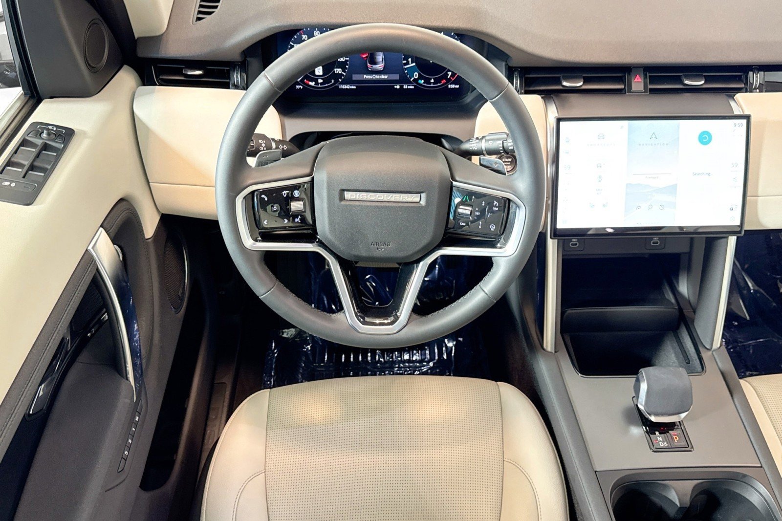 Used 2024 Land Rover Discovery Sport S image 19