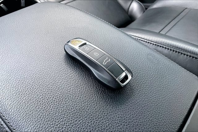 Used 2023 Porsche Cayenne Platinum Edition AWD/4WD image 39