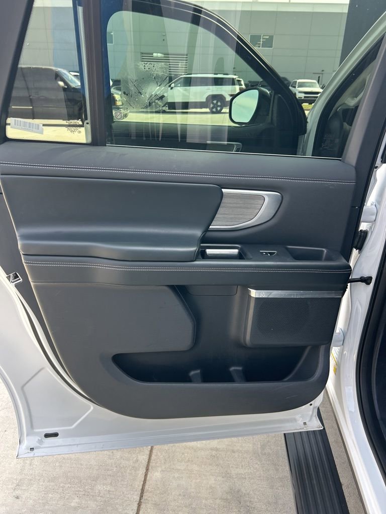 Used 2025 Ford Expedition Max Platinum image 10