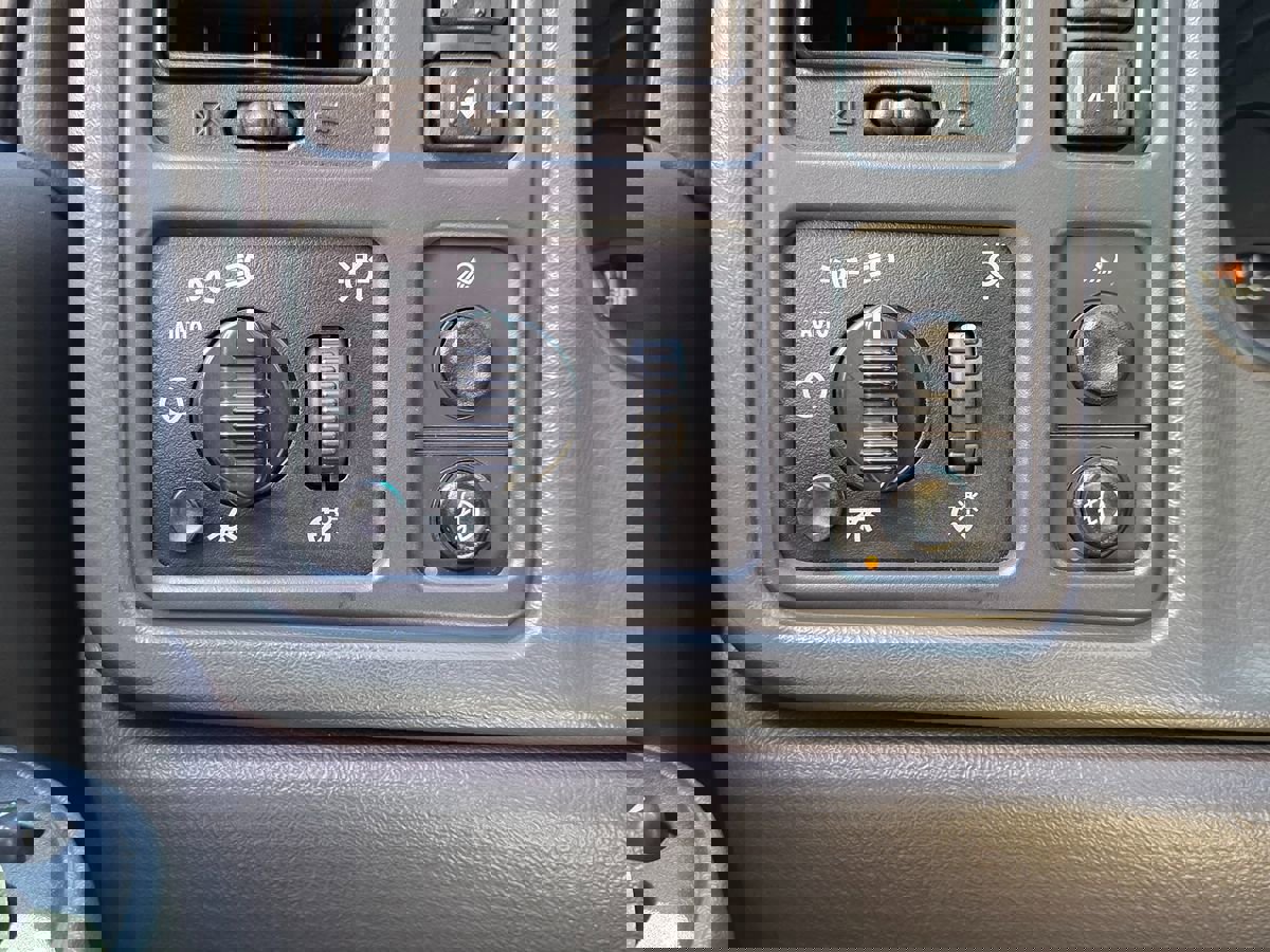 Used 2005 Chevrolet Silverado 1500 LS AWD/4WD image 42