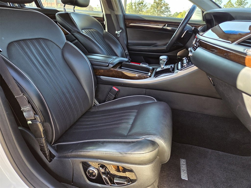 Used 2018 Genesis G90 3.3T Premium image 30