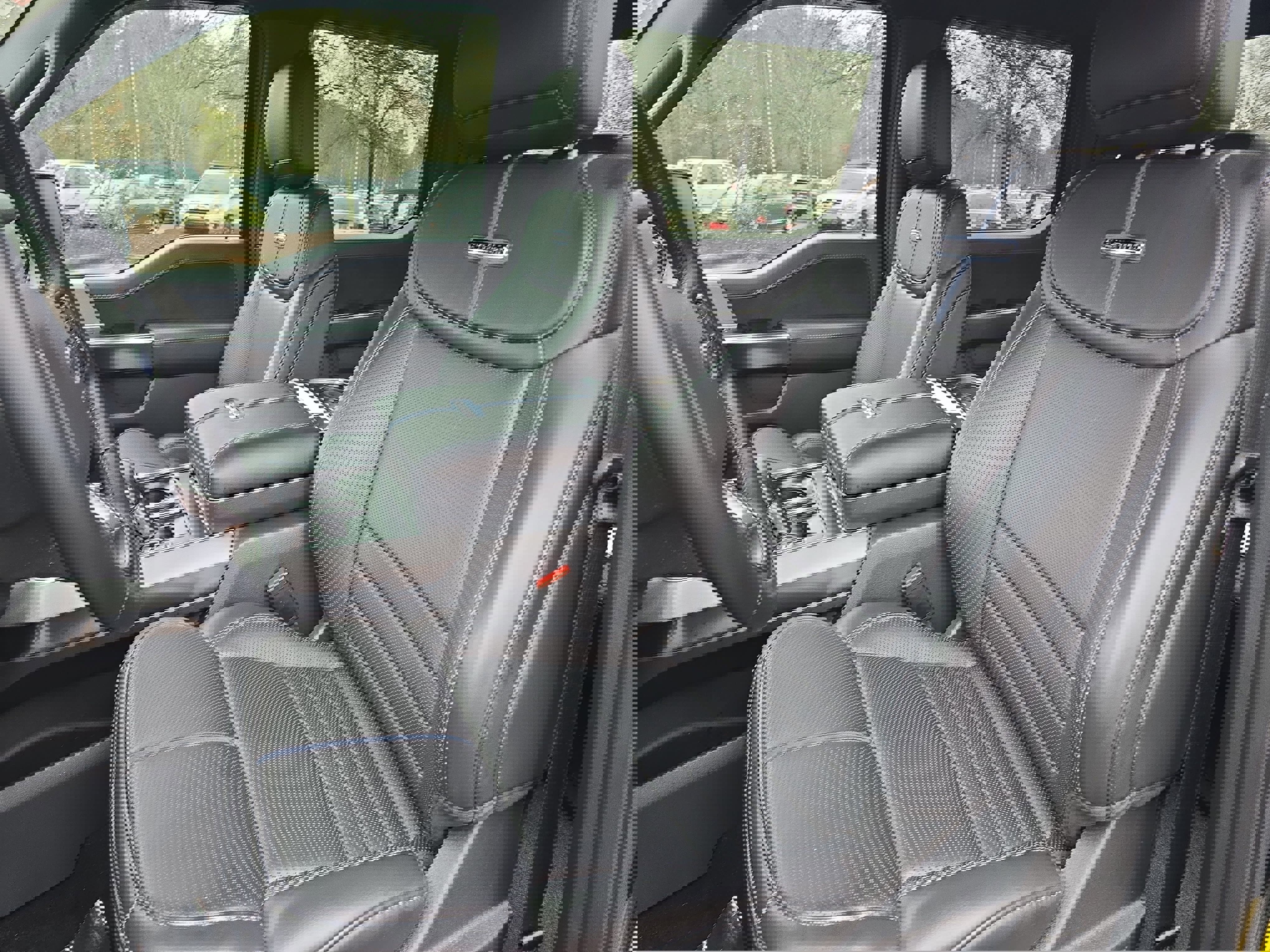 Used 2025 Ford F150 Platinum w/ FX4 Off-Road Package image 14