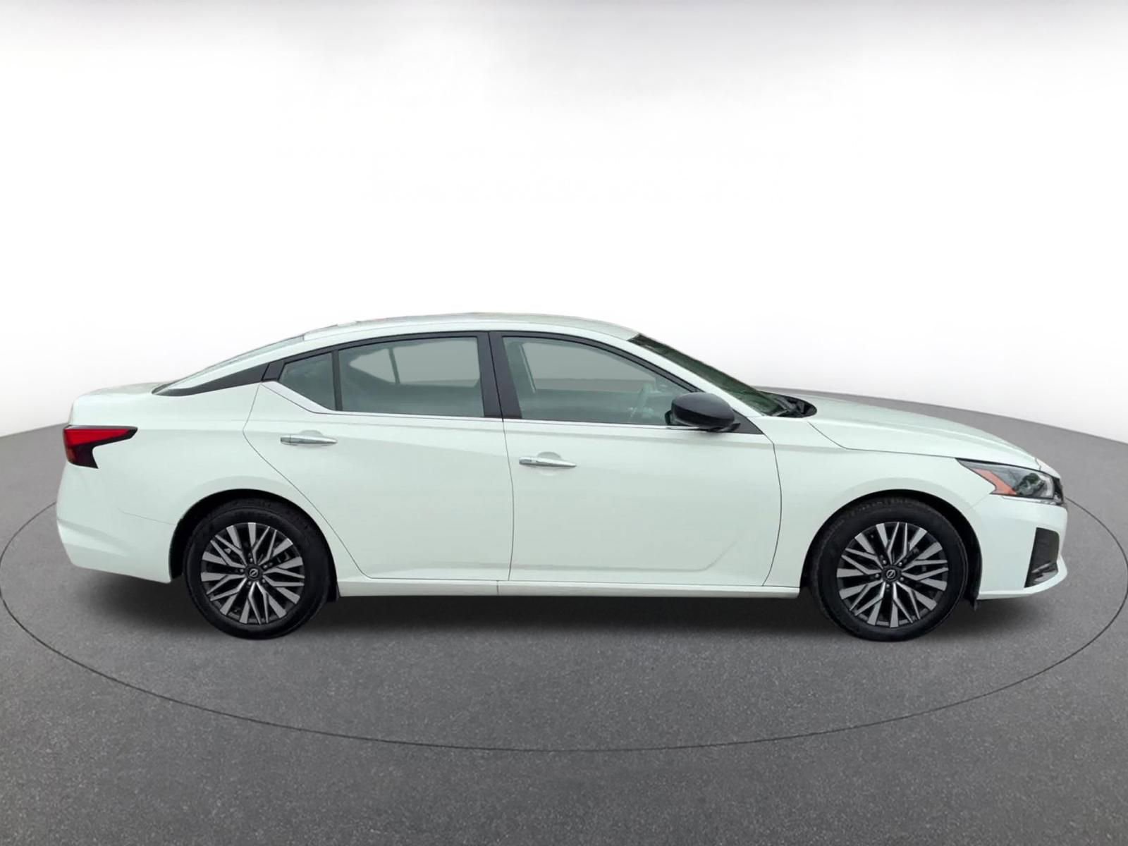 Used 2025 Nissan Altima 2.5 SV image 16