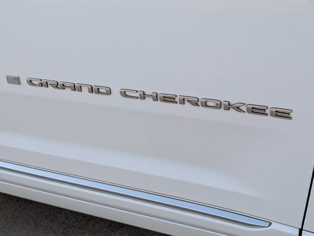 Used 2022 Jeep Grand Cherokee Summit w/ Adv Protech Group IV AWD/4WD image 36