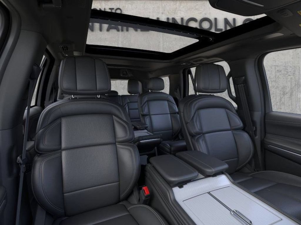 New 2026 Lincoln Navigator Reserve w/ Jet Appearance Package AWD/4WD image 10