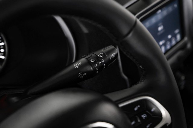 Used 2019 Jeep Renegade Latitude w/ Popular Equipment Group image 16