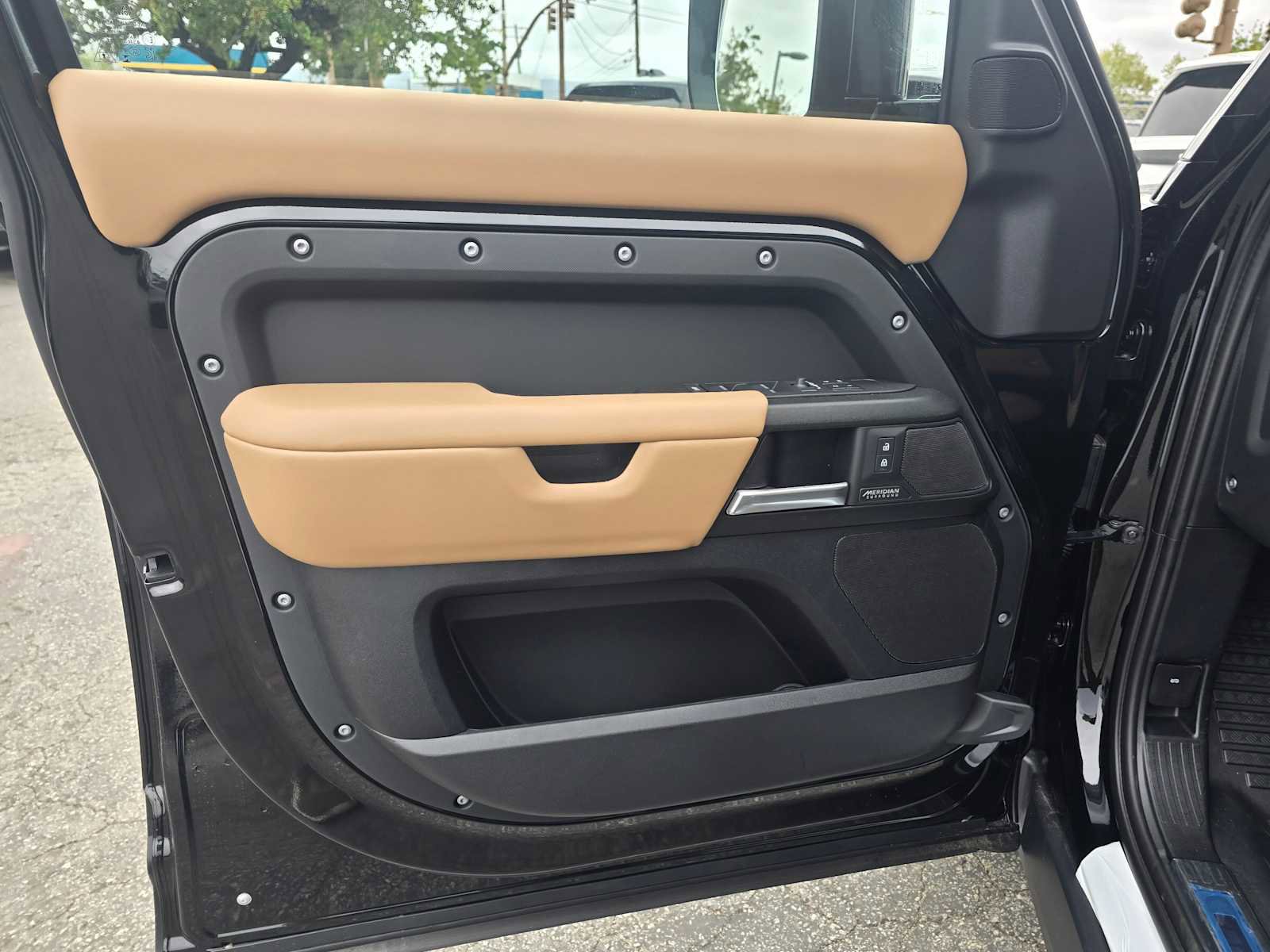 New 2025 Land Rover Defender 110 V8 image 22