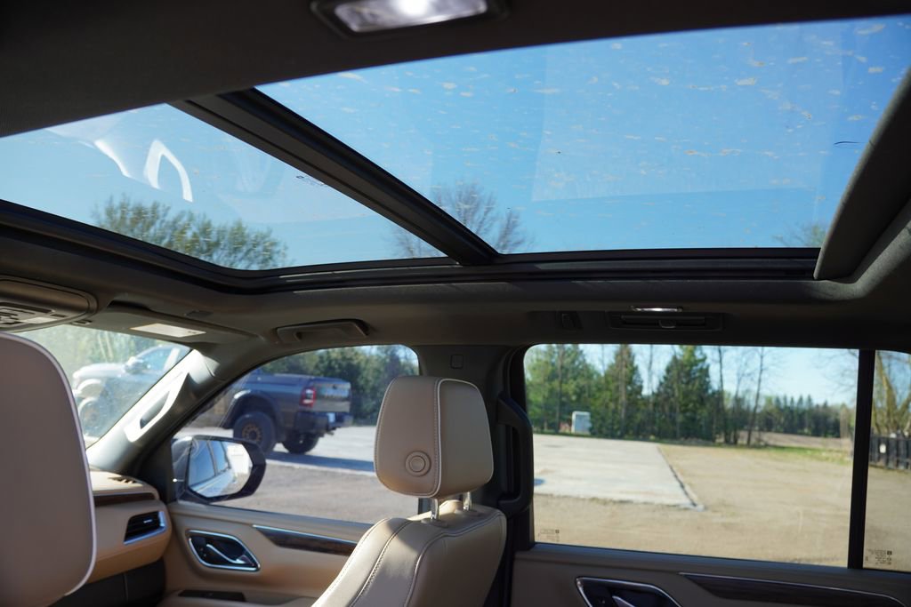 Used 2021 Chevrolet Suburban Premier w/ Premium Package AWD/4WD image 20