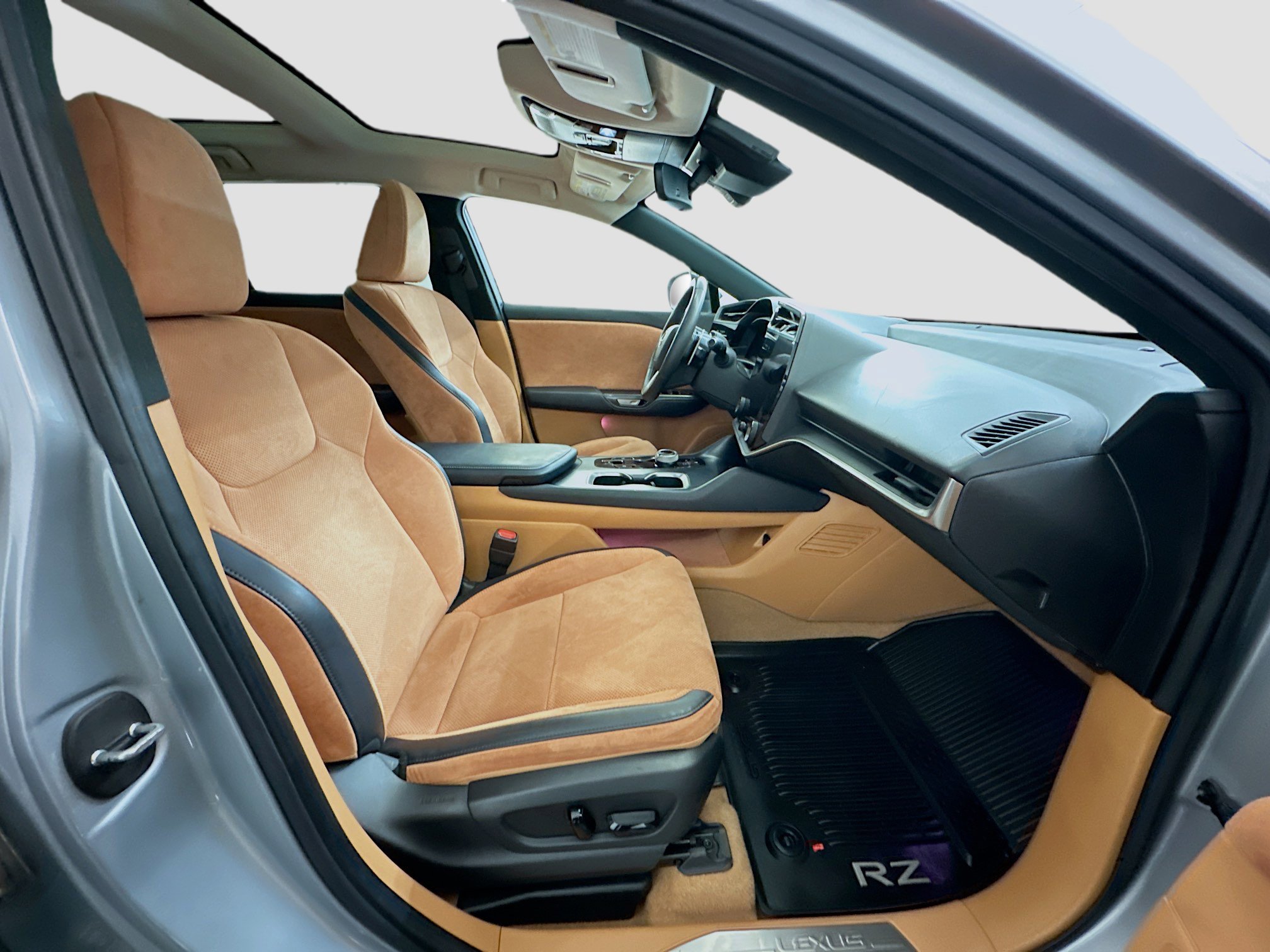 Used 2023 Lexus RZ 450e Premium w/ Accessory Package (2T) image 34