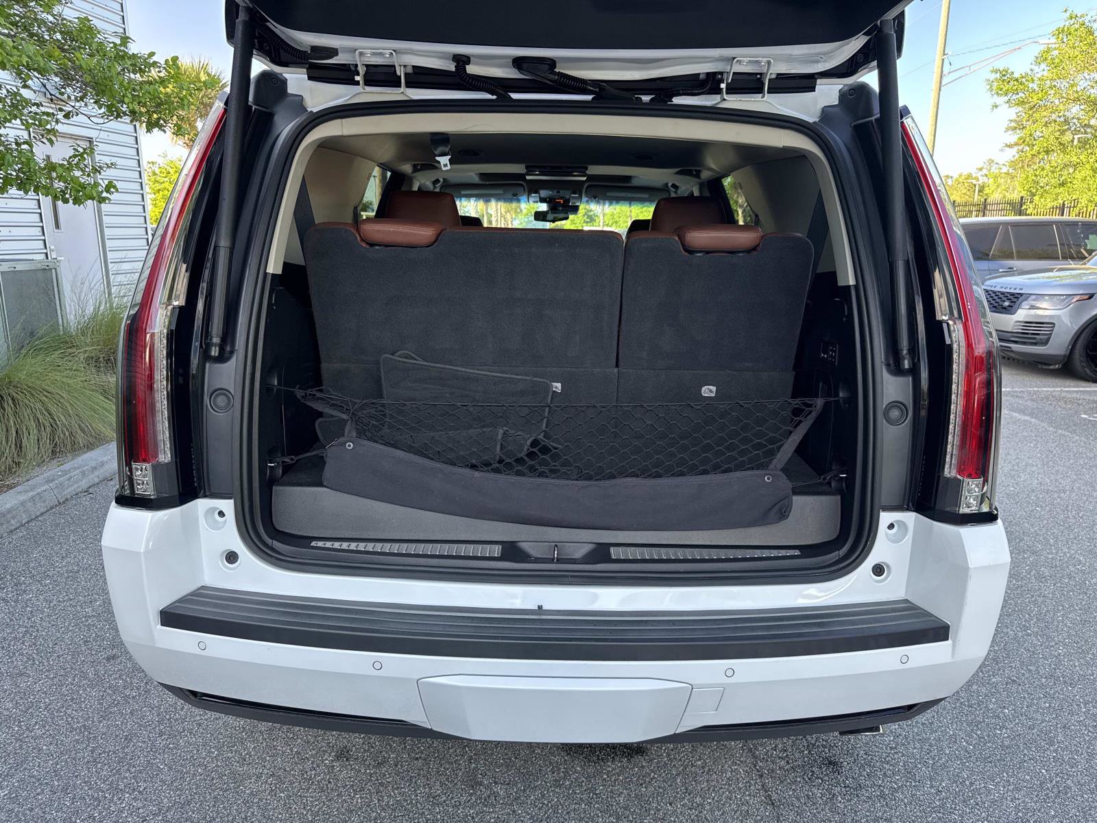 Used 2019 Cadillac Escalade Premium Luxury image 11