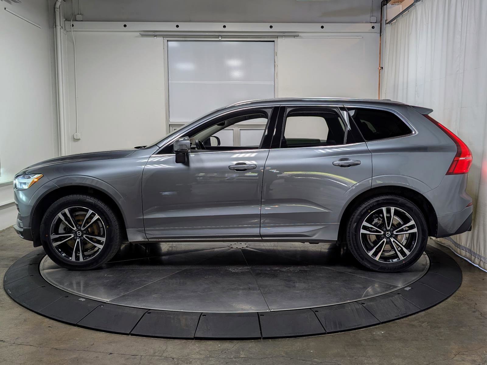 Used 2020 Volvo XC60 T6 Momentum AWD/4WD image 6