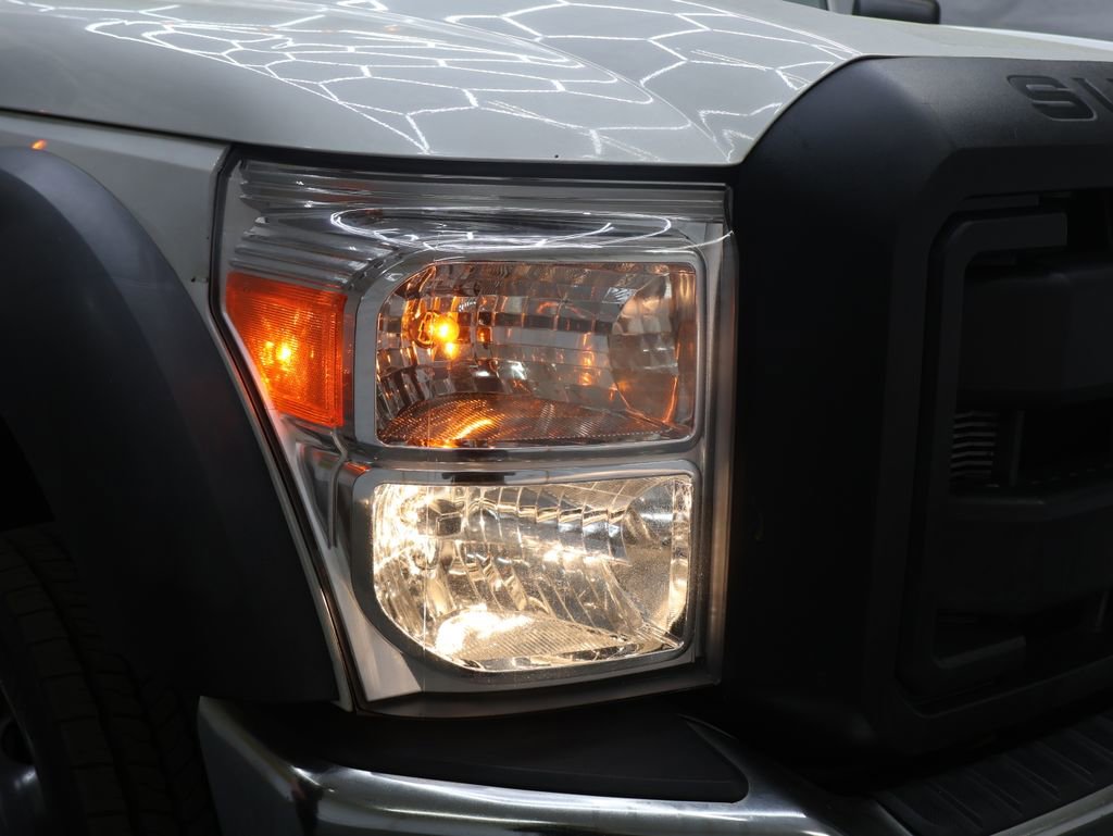 Used 2015 Ford F550 2WD Regular Cab Super Duty image 19