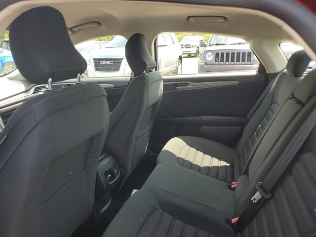 Used 2017 Ford Fusion SE w/ Fusion SE Technology Package FWD image 8